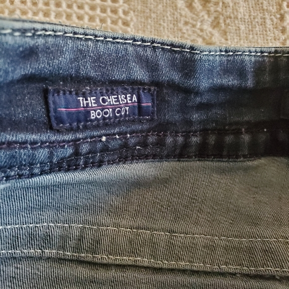 Women's Vigoss size 7/8 dark denim distressed jeans. The Chelsea bootcut. - Picture 14 of 16